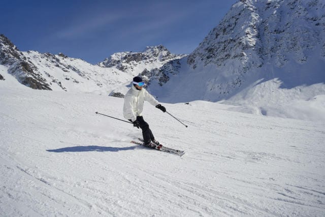 日帰りスキーツアーで楽しむ！雪の絶景と新感覚アクティビティガイド